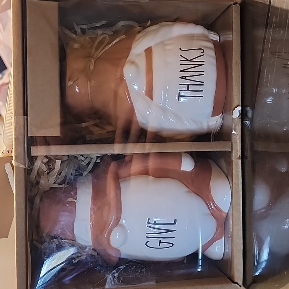 Rae Dunn Give/Thanks Gnome Set